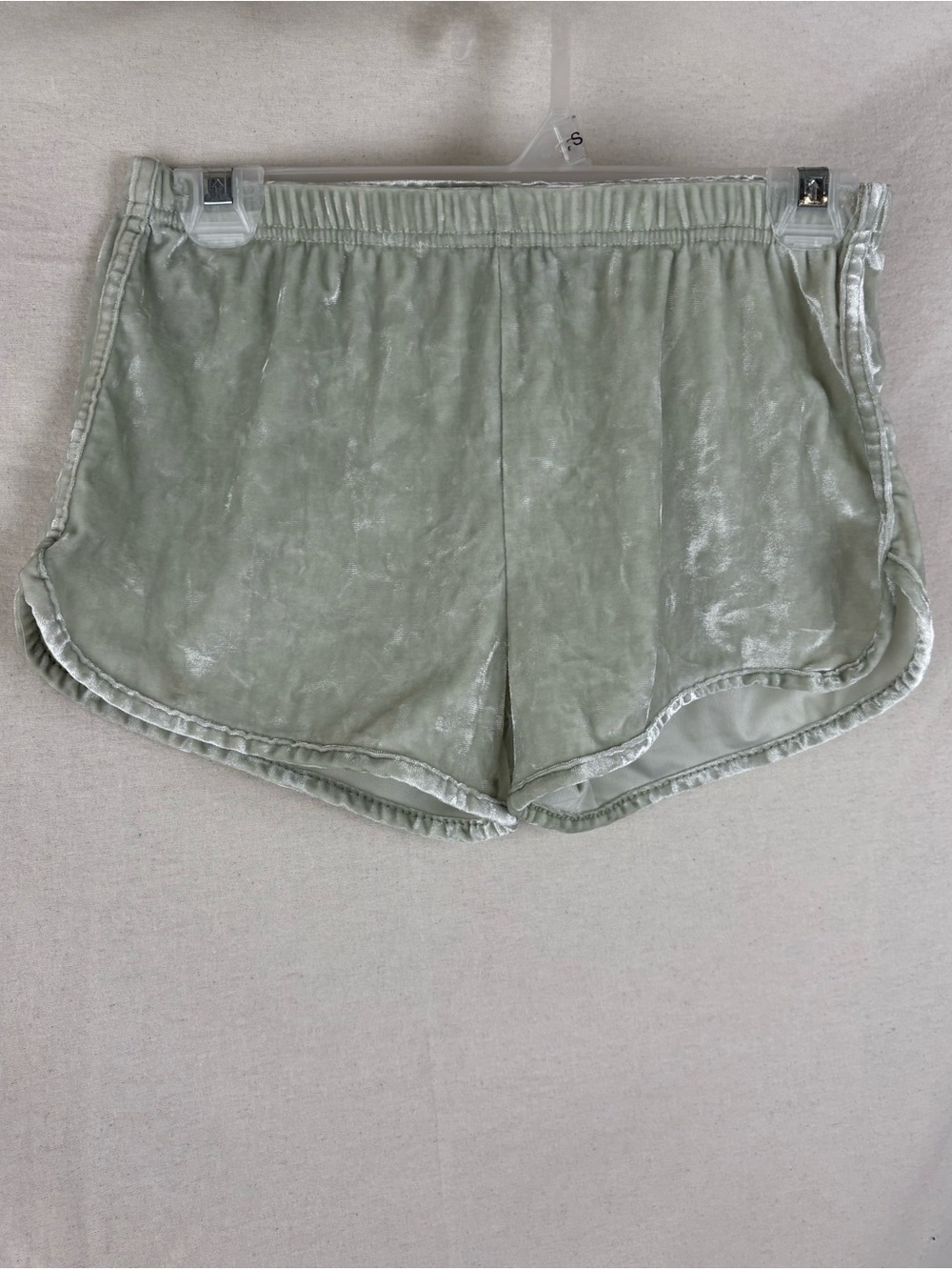 Rue21 Women’s Velvet Athletic Shorts in Sage Green LARGE Soft Comfy Elastic